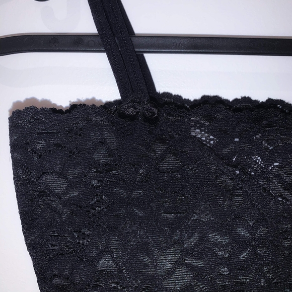 Black Lace Fitted Crop Top - Picture 3 of 4